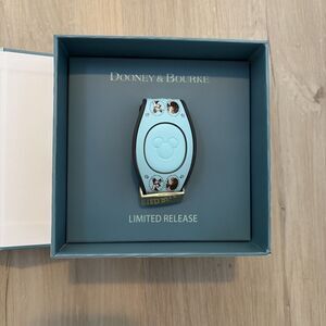 Dooney & Bourke Disney Parks Dog Lady & The Tramp Magicband Limited Edition NEW